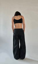 Load image into Gallery viewer, ATLANTIC CITY DRAPEY CARGO PANTS IN BLACK
