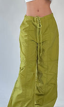 Load image into Gallery viewer, ATLANTIC CITY DRAPEY CARGO PANTS IN PICKLE
