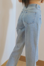 Load image into Gallery viewer, MIAMI DENIM MOM JEANS
