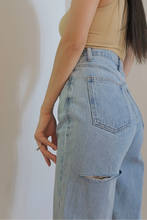 Load image into Gallery viewer, MIAMI DENIM MOM JEANS
